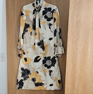 Chic Long Sleeve Floral Dress in Black and Gold